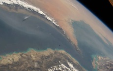 Điểm nóng xung đột ngày 12-4: Tàu chiến Mỹ đi qua eo biển Hormuz