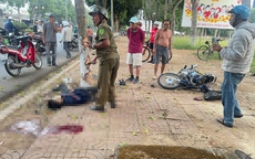 Xe máy chở 3 tông vào gốc cây, 2 thiếu niên tử vong