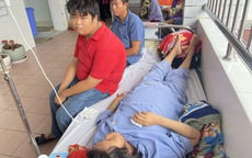"Xót lòng gia cảnh nam sinh lớp 9 bệnh tật, đi bán vé số dạo ở Cần Thơ": Lay động nhiều người