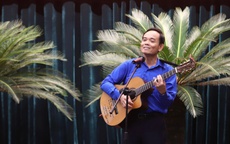 Clip Bí thư Thành ủy TPHCM ôm đàn, hát khi gặp gỡ thanh niên