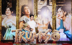 Võ Điền Gia Huy gây sốt khi ôm hoa đến tặng Tam Triều Dâng