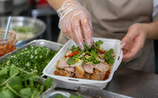 Đề xuất phạt 2-4 triệu nếu để móng tay dài, đeo trang sức bán đồ ăn