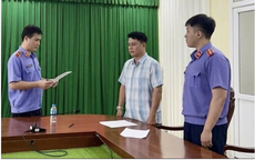 Vụ nữ sinh tử vong ở Vĩnh Long: Từ việc không khởi tố vụ án đến nhiều cán bộ bị khởi tố