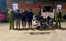 Chặn nhóm thiếu niên mang hung khí giữa đêm