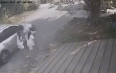 Clip ô tô lao nhanh tông người phụ nữ ở TPHCM