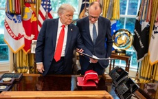 Tổng thống Donald Trump đáp trả thẳng thừng những chỉ trích gay gắt từ Berlin