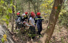 Đi bộ hơn 2 km đường rừng, giải cứu nữ du khách Trung Quốc gặp nạn trên Núi Dinh