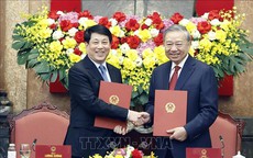 Bàn giao công tác giữa Tổng Bí thư, Chủ tịch nước Tô Lâm và nguyên Chủ tịch nước Lương Cường