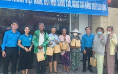 Trao tận tay 200 suất ăn nghĩa tình đến người lao động