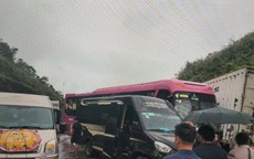 4 ô tô tông nhau liên hoàn trên cao tốc