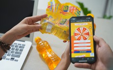 Hàng trăm ngàn người hồi hộp xé nhãn chai mỗi ngày: Điều gì đứng sau các mã trúng thưởng?