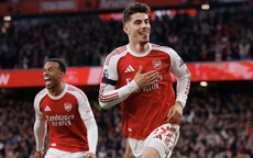 Arsenal thắng Burnley tại Emirates, chạm tay ngôi vô địch Ngoại hạng