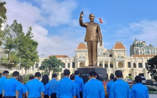 Cán bộ Công đoàn, CNVC-LĐ TPHCM dâng hoa tưởng nhớ Chủ tịch Hồ Chí Minh