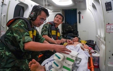 Thông tin nổi bật tại TPHCM ngày 3-5: Cửa ngõ phía Tây ùn tắc; trực thăng đưa 2 bệnh nhân đi cấp cứu