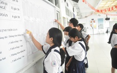 Hình ảnh thí sinh TPHCM hồi hộp làm thủ tục dự thi lớp 10: Kỳ thi quy mô lớn chưa từng có
