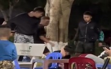 Xôn xao clip nam thanh niên bị nhóm người đánh tới tấp tại công viên