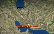 Mỹ không kích Iran, Iran phóng lưới lửa vào tàu Mỹ ở eo biển Hormuz