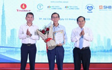 BÁO NGƯỜI LAO ĐỘNG TRAO GIẢI BA CUỘC THI VIẾT: Cuộc "đối thoại" bất ngờ, đầy cảm xúc