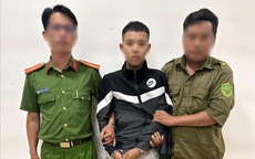Tạm giữ kẻ tấn công cha ruột, gây thương tích cán bộ công an