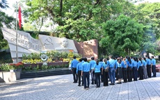 LĐLĐ TPHCM dâng hương tưởng niệm anh hùng liệt sĩ tại công viên Lê Thị Riêng