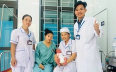 Cứu sản phụ bị băng huyết sau khi sinh con trên xe khách