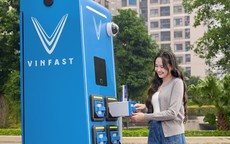 Chạy xe máy điện VinFast: “Cần nhanh đã có tủ đổi pin, cần yên tâm có hậu mãi 5 sao”