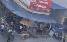 Nam thanh niên dùng dao tử tự bên thi thể cô gái trẻ