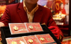 Mua 3 lần vẫn lỗ hơn 90 triệu đồng: Cái giá của việc đuổi theo giá vàng