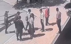 Triệu tập nữ shipper hành hung, nắm tóc kéo lê nữ khách hàng trẻ