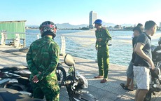 Thi thể nam giới chưa rõ danh tính trôi dạt trên sông Nhật Lệ