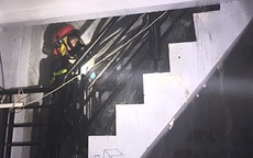 Cháy nhà trong hẻm sâu ở TPHCM, cảnh sát nỗ lực dập lửa