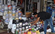 Mua đồ điện gia dụng, chọn cách nào?