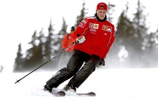 Cựu vô địch F1 Schumacher đối mặt với tử thần vì trượt tuyết té ngã
