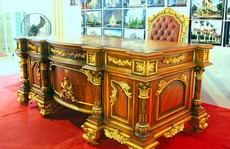 Đồ nội thất dát vàng bằng tay giá trăm triệu ở Sài Gòn
