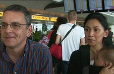 Vụ máy bay Malaysia rơi: Vợ chồng thoát chết vì thiếu chỗ ngồi