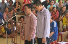 'Nhìn thấy ghét', đánh nhóm thanh niên lạ, hiếp dâm thiếu nữ