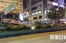 Xe bọc thép Trung Quốc xuất hiện trên đường phố Hồng Kông