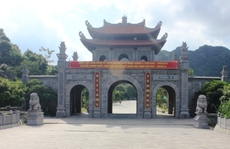 Yêu cầu di dời linh vật ngoại lai ra khỏi Cố đô Hoa Lư