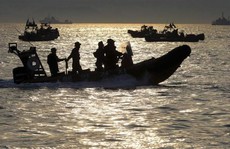 Vụ chìm tàu Hàn Quốc: Tìm thấy thi thể nam sinh cầu cứu đầu tiên