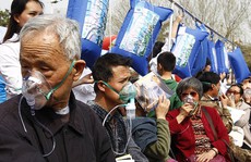 Dân Trung Quốc xếp hàng chờ... hít thở