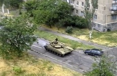Ukraine tố xe tăng Nga xâm nhập vào phía Đông