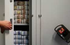 Gazprombank, ngân hàng lớn của Nga chuyển tiền về nước