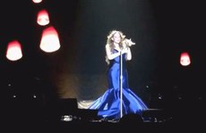 Danh ca Mariah Carey bị “fan” chê hát dở