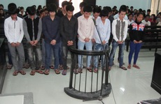 Đi trả thù, 14 thanh niên chém chết người vô can