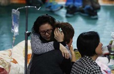 Vụ chìm tàu Hàn Quốc: Xé lòng chờ nhận con!