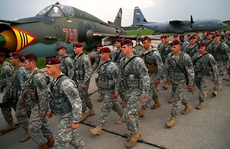 Lính Mỹ, máy bay NATO ồ ạt đến Đông Âu