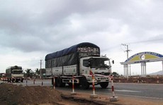 Phạt xe quá tải, bắt được đối tượng bị truy nã