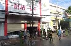 Cháy lớn ở cửa hàng giày, 3 người trong gia đình tử vong
