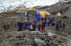 Tuyết lở trên đỉnh Everest, 12 người thiệt mạng