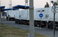 Xe cứu trợ Nga bắt đầu làm thủ tục tại biên giới Ukraine